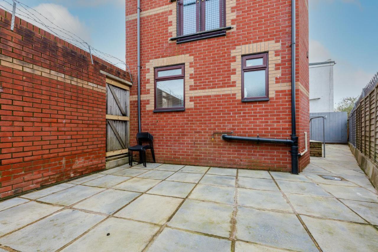 Stayright- 2 Bedroom House, Centrally Located & Close Walk To City Centre 卡迪夫 外观 照片