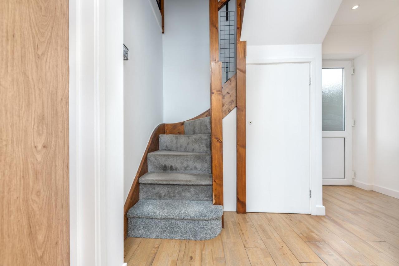 Stayright- 2 Bedroom House, Centrally Located & Close Walk To City Centre 卡迪夫 外观 照片